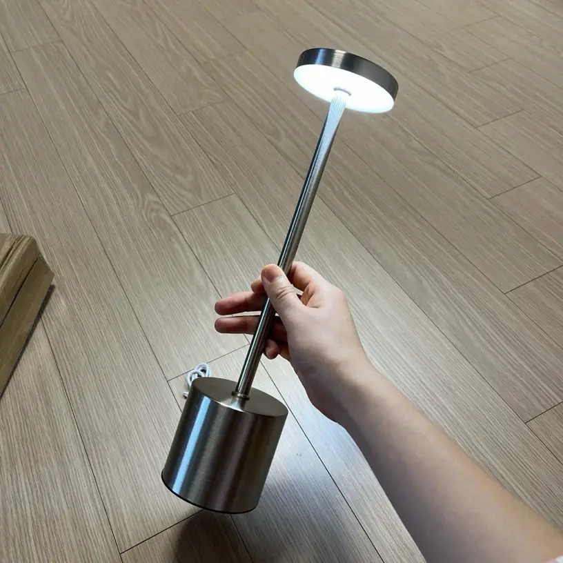 Luminária de Mesa LED Recarregável Sem Fio Metal